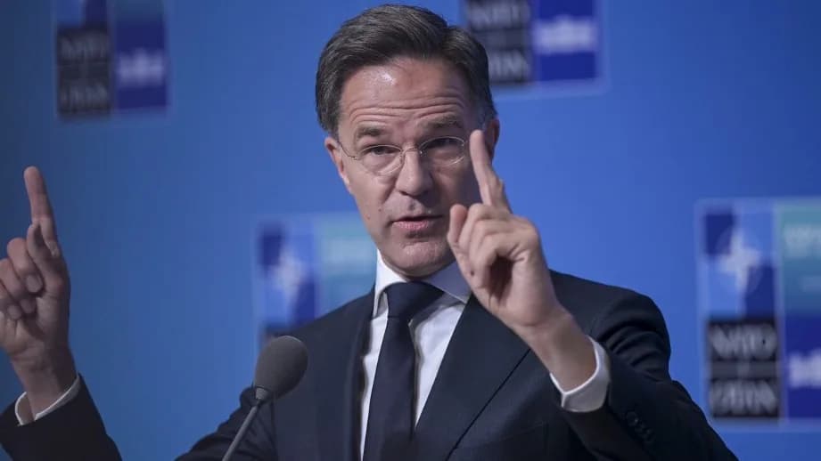NATO-főtitkár: Emberéletekbe kerül Ukrajna támogatásának késlekedése