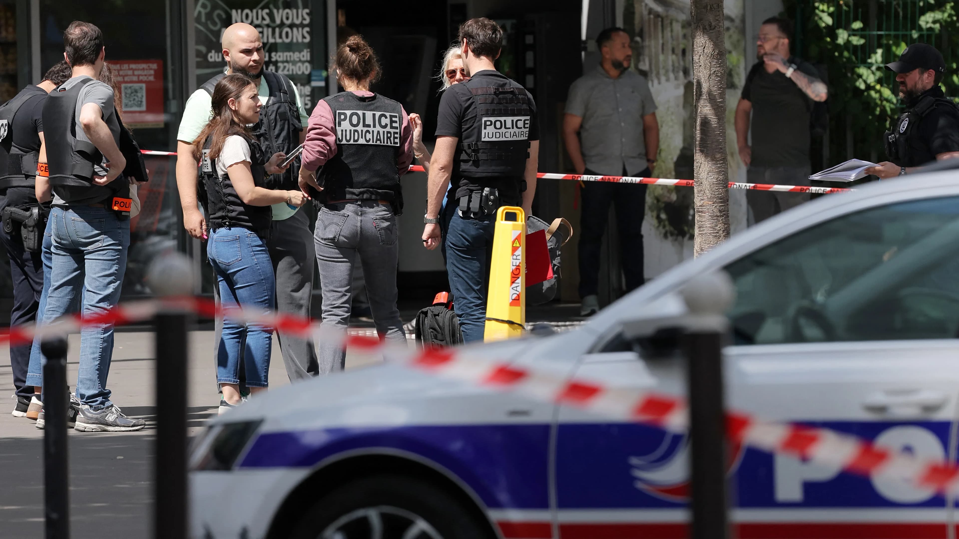 Többeket megsebesített egy késes támadó Párizsban