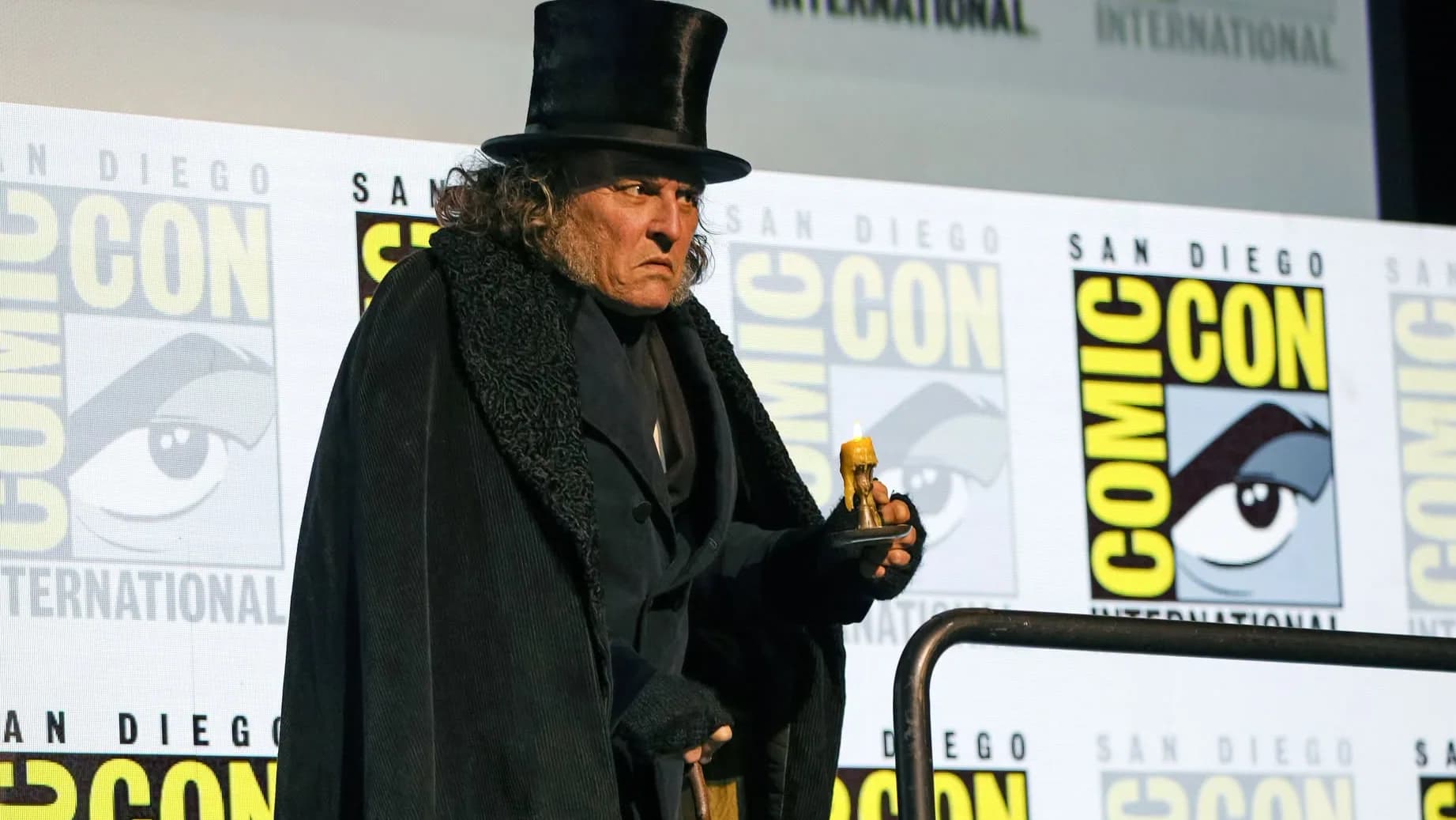 Johnny Depp fösvény és sötétlekű kereskedővé változott
