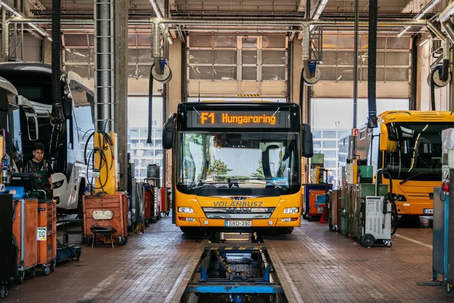 Új emeletes távolsági busz beszerzését indítja el a MÁV