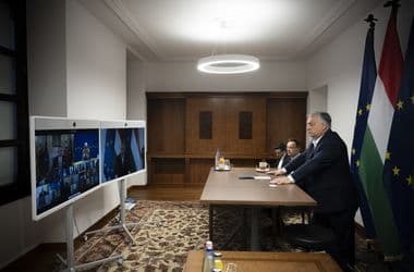 Orbán Viktor koptatta az Iparművészeti egyik szőnyegét, amit új sérülésekkel adott vissza a miniszterelnökség