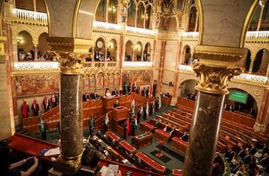 Abszolút Parlament: 2,2 millió órányi megtekintés érkezett az Országgyűlés élő közvetítéseire a YouTube-on