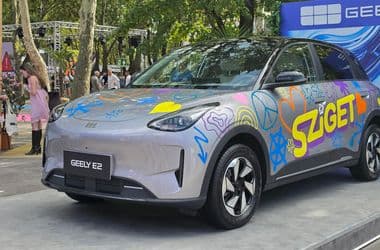 A világ legnépszerűbb kisautója a Szigeten: beültünk a nyomott árú Geely E2 villanyautóba