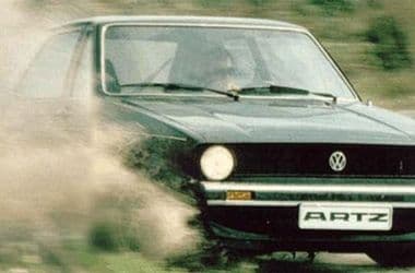 Szörnyeteg a 70-es évekből: VW Golf V8-as Porsche motorral