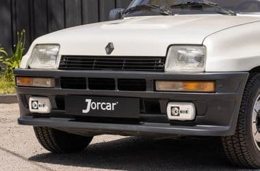 Nyomós oka van, hogy miért kerül közel 50 millió forintba ez a 42 éves méregzsák Renault 5