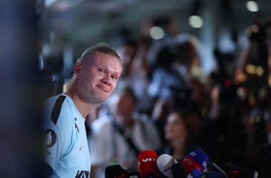 Haaland szerint a portugál őrzője a fenekébe kapaszkodva rántotta le