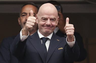 Kirúgták a FIFA egyik legmagasabb rangú vezetőjét, mert kritizálta Infantinót