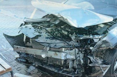 Előbb a kaput törte le, végül két gyalogost gázolt el egy idős sofőr Debrecenben