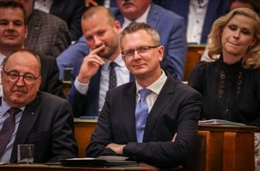 A KDNP leszedetné az Orbán-kormány gyűlöletpropagandájának emléktábláját