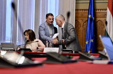 Máris időhúzásra játszik a Fidesz az MNB-botrányt feltáró bizottságban