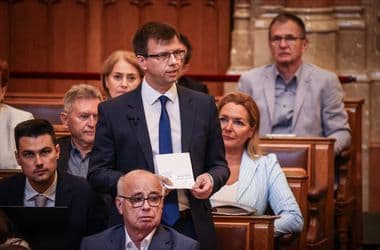 A Fidesz a Tisza-kormány első száz napjáról: Kiderült, hogy Magyar Péter hazugságokkal nyert választást