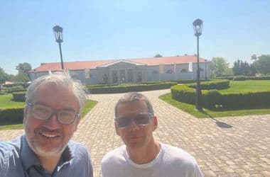 Tiborcz és Mészáros golfklubjába vitte kávézni Hadházy a volt szlovák rendőrfőkapitányt