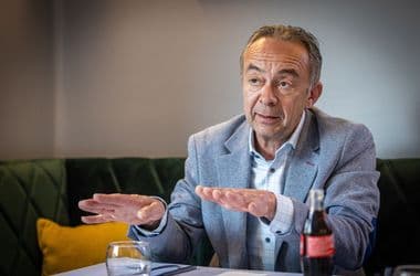 Bocsánatot kért a mise címszóval politikai kortesbeszédet tartó Robi atya, a pétervásárai plébános