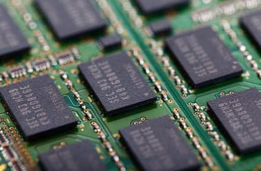 Ilyen eddig még sosem történt a drágulással: történelmi anomáliát produkálnak a memóriaárak