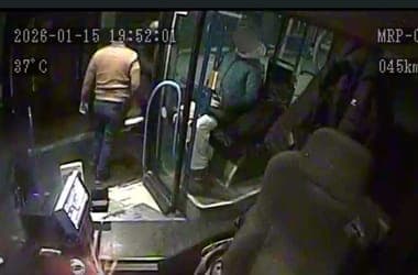 Vádat emeltek a buszsofőr ellen, aki januárban több csontját eltörte egy utasának