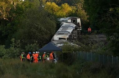Kisiklott egy vonat Angliában, ketten súlyosan megsérültek