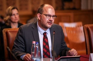A Médiatanács elnöke bocsánatot kért a Klubrádiótól, és új frekvenciapályázatot írnak ki