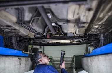 Közel megduplázódott a műszaki vizsgán megbukó autók száma