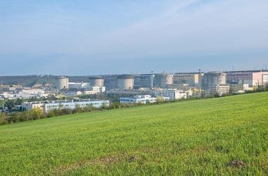Romániában uszályokat süllyesztenek el, hogy az atomerőmű felé tereljék a Dunát
