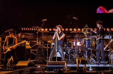 Sombr-nak annyira bejött a Sziget, hogy pólót is csináltatott a koncertjéről
