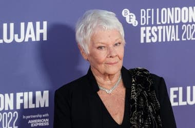 Judi Dench már olvasni sem tud