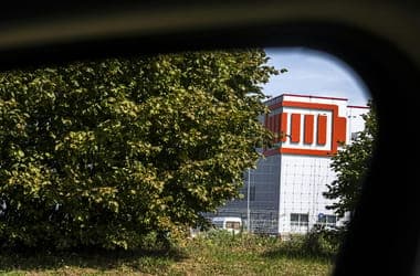 Az iváncsai után a komáromi akkugyárban is elbocsátásokba kezdtek