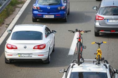 Alusisakos jógagyakorlatok kezdőknek – hogyan autózzunk és biciklizzünk egyszerre?