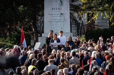 Hankó feleségét nem zavarja, hogy Orbán elment meccset nézni, amikor férjét előállították