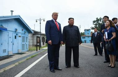 Trump bejelentette: Kim Dzsongun miatt mérsékli az amerikai részvételt a Dél-Koreával közös hadgyakorlaton