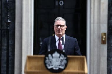 Keir Starmer bejelentette, hogy visszaadja képviselői mandátumát