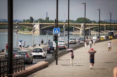 Meghosszabbította a harmadfokú hőségriasztást az országos tisztifőorvos