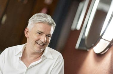 Vasárnapi húsleves és Dózsa György mártírsága – Alföldi Róbert könyvben mondja el, mit szeret a hazájában
