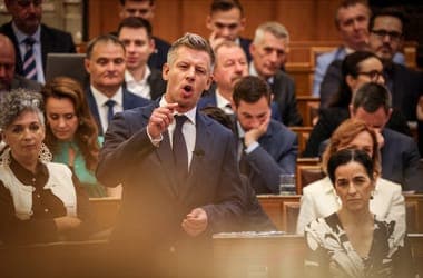 Euractiv-jelentés: Magyar Péter mézeshetei véget értek