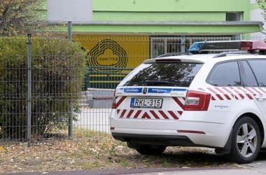 Bombával fenyegetett egy 17 éves fiatal, mert ismerősei sértegették