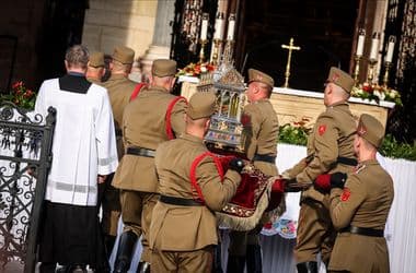 Semjén Zsolt és Magyar Péter is részt vesz a Szent Jobb-körmeneten – galéria