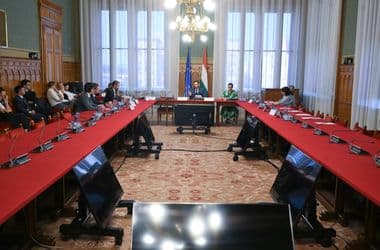 Meghallgatták a vagyonvisszaszerzési hivatal elnökjelöltjeit, nyilvános a mentők kiérkezési ideje – Newscast