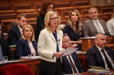 A kormány véget vetne a nyilvános kritikát megfogalmazókkal szemben visszaélésszerűen indított pereknek