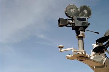 Népszerű tévés műsorokat gyártó céget büntetett a NAV, mert „sajátos forgatókönyv” szerint adózott