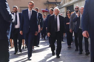 Kettészakadt a legnagyobb lengyel parlamenti párt, mely Orbánék erős szövetségese volt