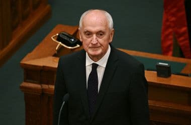 A kő nem lesz búcsúcédula, Baka András maradhat államfő – Newscast