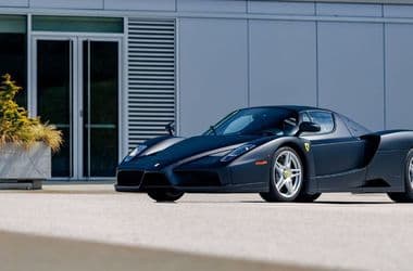 Eladó az egyetlen gyári matt fekete Ferrari Enzo