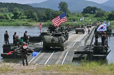 Trump Ázsiában is leckézteti a szövetségeseit, a kínai elnök dörzsölheti a tenyerét