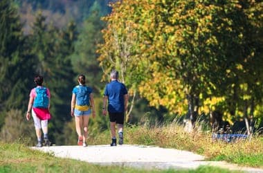 Sok napsütést, 30 fok fölötti csúcsokat hoz a szerda