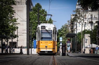 Budapesten lassabban jár a metró és a villamos