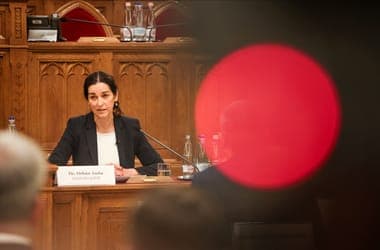 25 nagykövetet mentettek fel tisztségéből