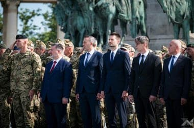 Bukott főtisztet reaktiválhat a Tisza, újra megjelentek a kék plakátok – Newscast