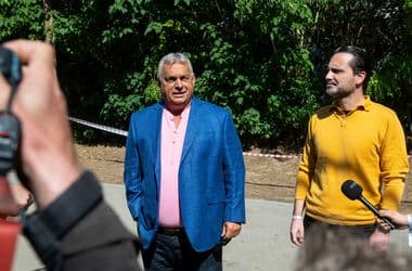 Orbán Párizsban a Telexnek: „Nem lenne jobb, ha békén hagyna esetleg?”