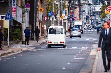 Az ország úthálózatának 70 százalékán lefelezték a sebességhatárt a japánok