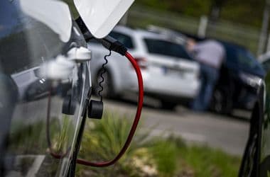 A villanyautóknál is megy az óratekerés, bár ritkább, mint a dízeleknél