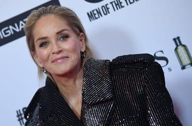 Sharon Stone abbahagyta a sztrókgyógyszer szedését és lejött a fűről is